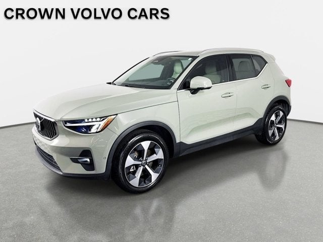 2023 Volvo XC40 Plus Bright Theme