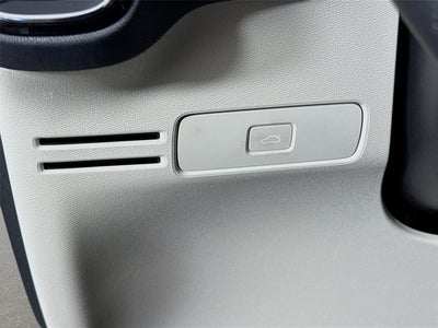 2023 Volvo XC40 Plus Bright Theme