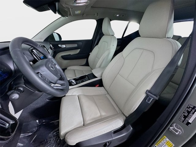 2023 Volvo XC40 Plus Bright Theme