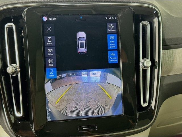 2023 Volvo XC40 Plus Bright Theme