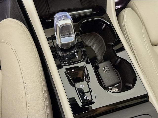 2023 Volvo XC40 Plus Bright Theme