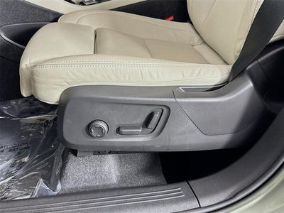 2023 Volvo XC40 Plus Bright Theme