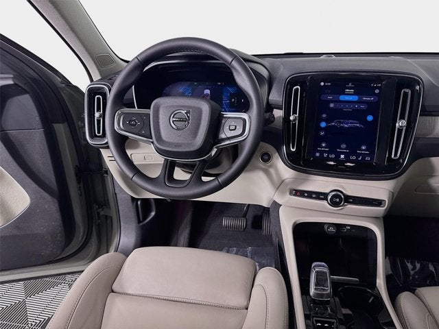 2023 Volvo XC40 Plus Bright Theme