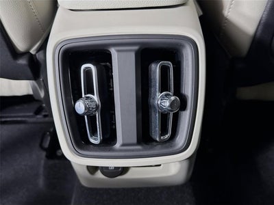 2023 Volvo XC40 Plus Bright Theme