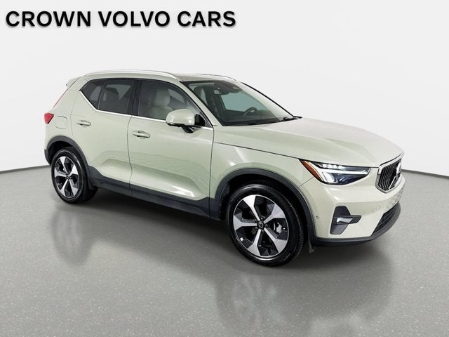2023 Volvo XC40 Plus Bright Theme