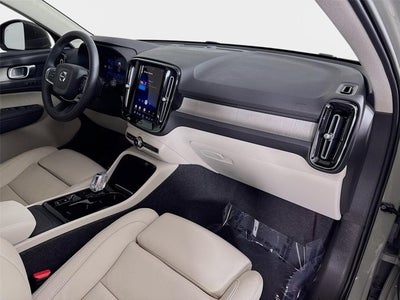 2023 Volvo XC40 Plus Bright Theme