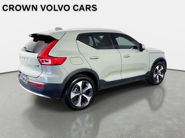 2023 Volvo XC40 Plus Bright Theme