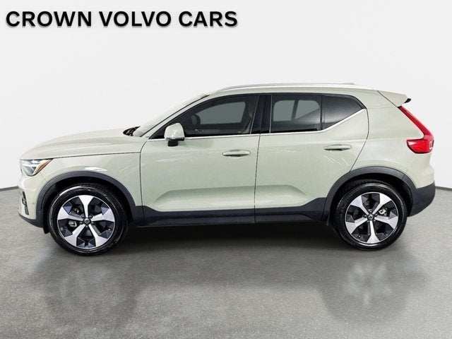 2023 Volvo XC40 Plus Bright Theme