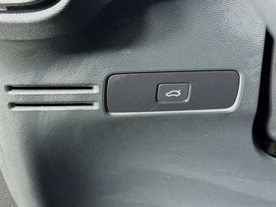 2023 Volvo XC40 Plus Bright Theme