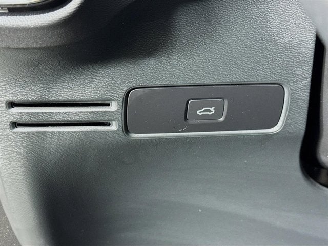 2023 Volvo XC40 Plus Bright Theme