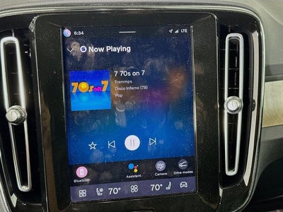 2023 Volvo XC40 Plus Bright Theme