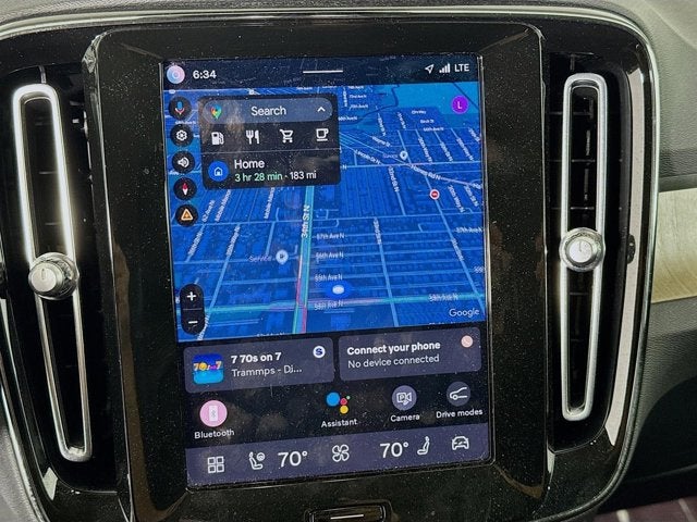 2023 Volvo XC40 Plus Bright Theme