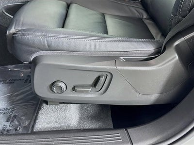 2023 Volvo XC40 Plus Bright Theme