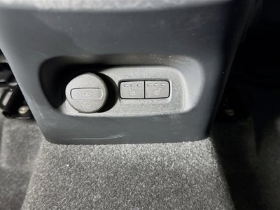 2023 Volvo XC40 Plus Bright Theme