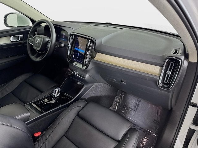 2023 Volvo XC40 Plus Bright Theme