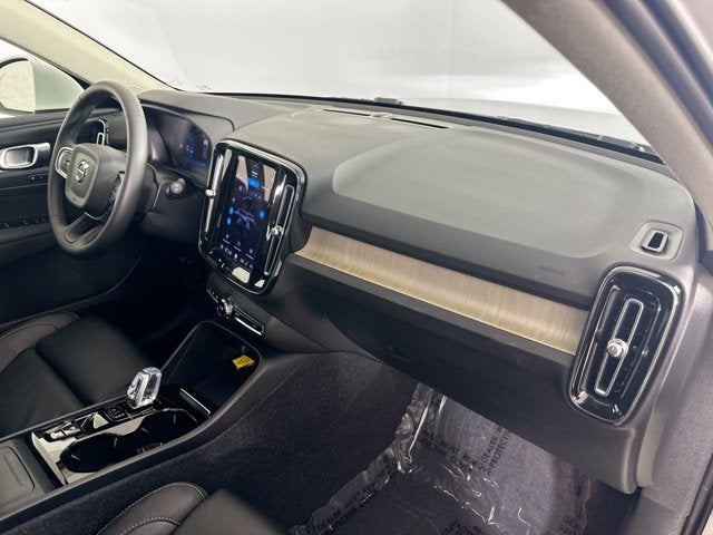 2023 Volvo XC40 Plus Bright Theme