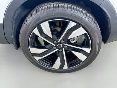 2023 Volvo XC40 Plus Bright Theme