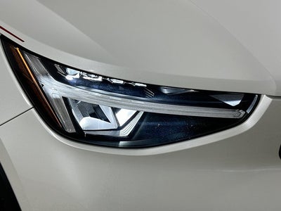 2023 Volvo XC40 Plus Bright Theme