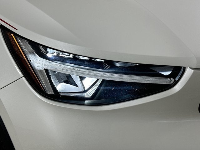 2023 Volvo XC40 Plus Bright Theme