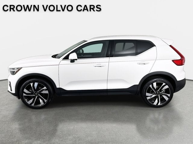 2023 Volvo XC40 Plus Bright Theme