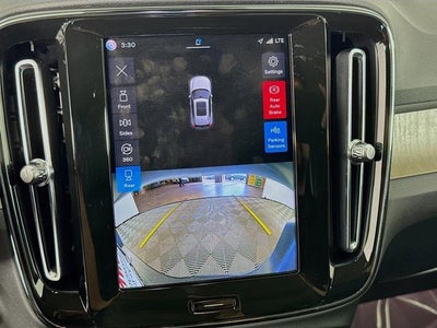 2023 Volvo XC40 Plus Bright Theme