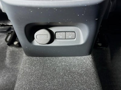 2023 Volvo XC40 Core