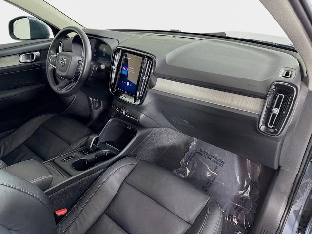 2023 Volvo XC40 Core
