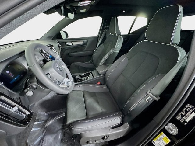 2023 Volvo XC40 Plus Dark Theme