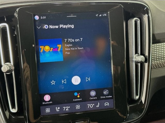 2023 Volvo XC40 Plus Dark Theme