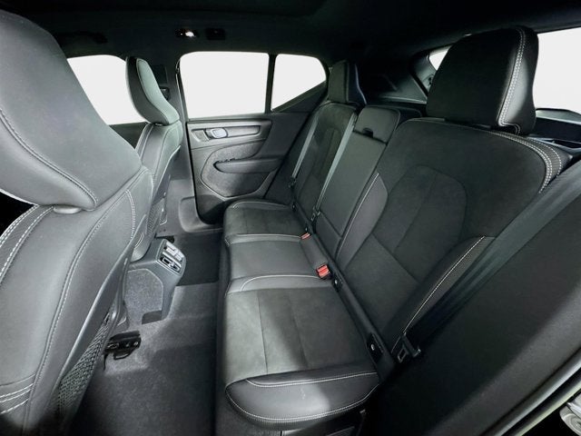 2023 Volvo XC40 Plus Dark Theme