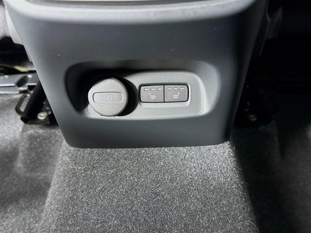 2023 Volvo XC40 Plus Dark Theme