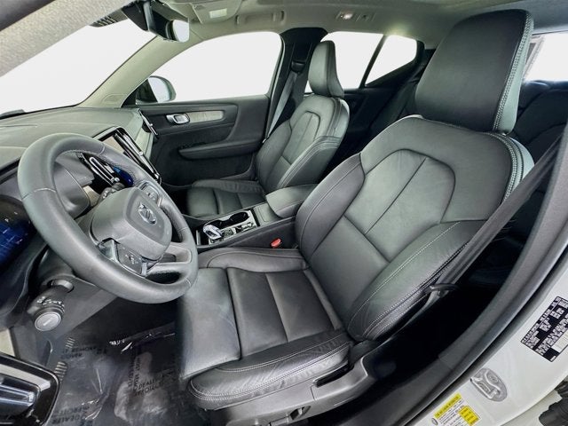 2023 Volvo XC40 Plus Dark Theme