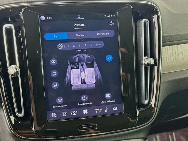 2023 Volvo XC40 Plus Dark Theme