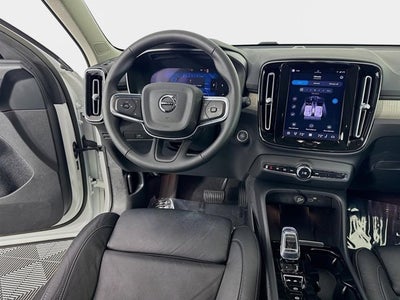 2023 Volvo XC40 Plus Dark Theme