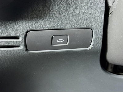 2023 Volvo XC40 Ultimate Dark Theme