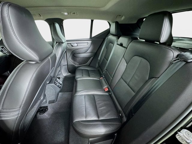 2023 Volvo XC40 Ultimate Dark Theme