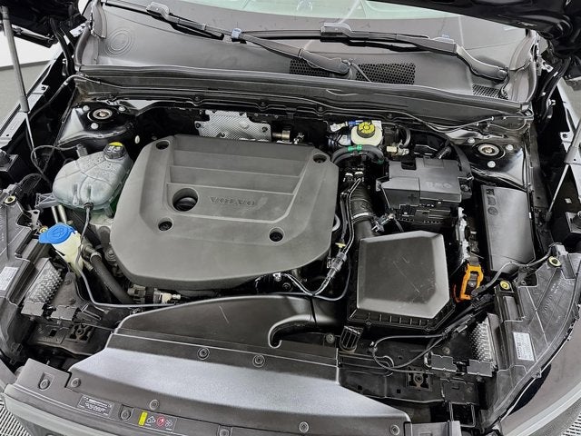 2023 Volvo XC40 Ultimate Dark Theme