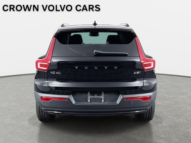 2023 Volvo XC40 Ultimate Dark Theme