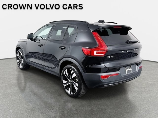 2023 Volvo XC40 Ultimate Dark Theme