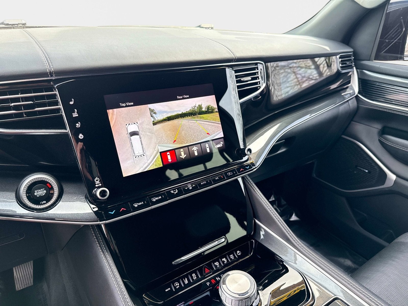 2023 Jeep Wagoneer Base