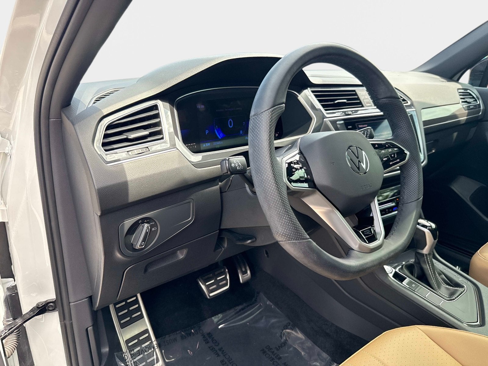 2023 Volkswagen Tiguan SE R-Line Black