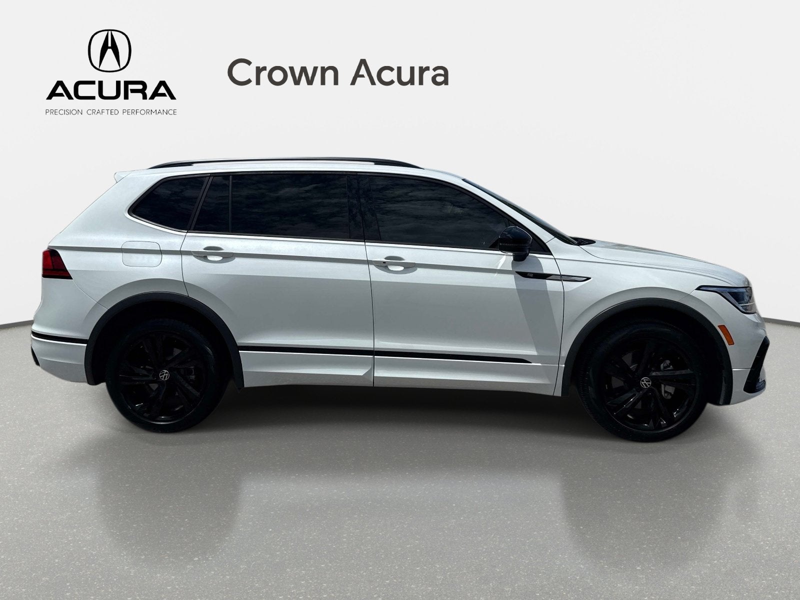 2023 Volkswagen Tiguan SE R-Line Black