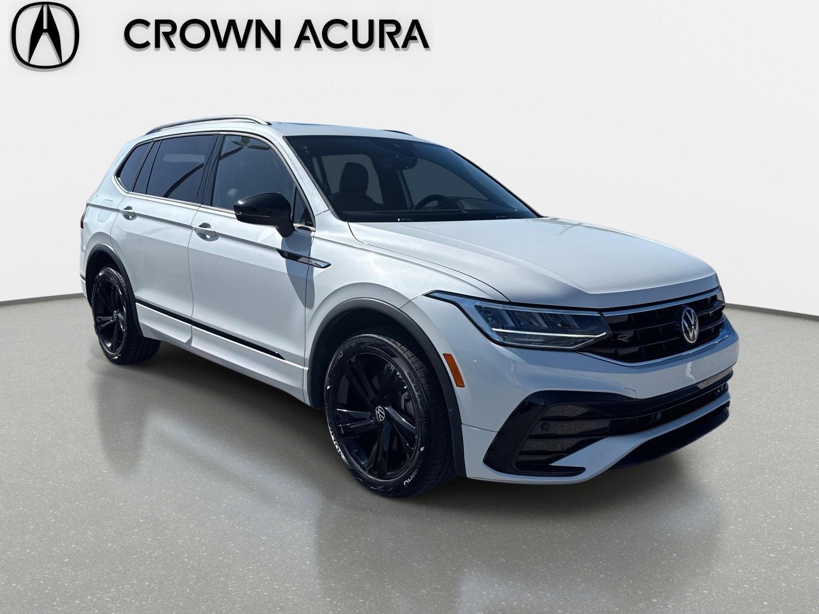 2023 Volkswagen Tiguan SE R-Line Black