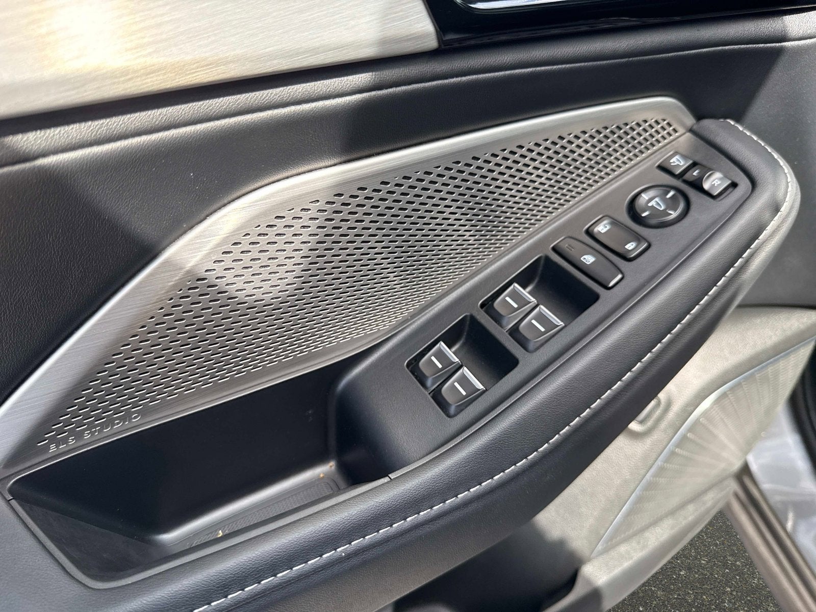 2024 Acura MDX w/Technology Package