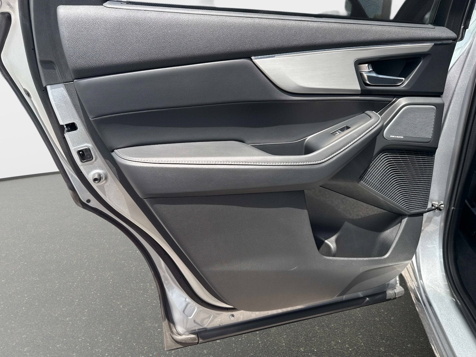 2025 Acura MDX w/Technology Package