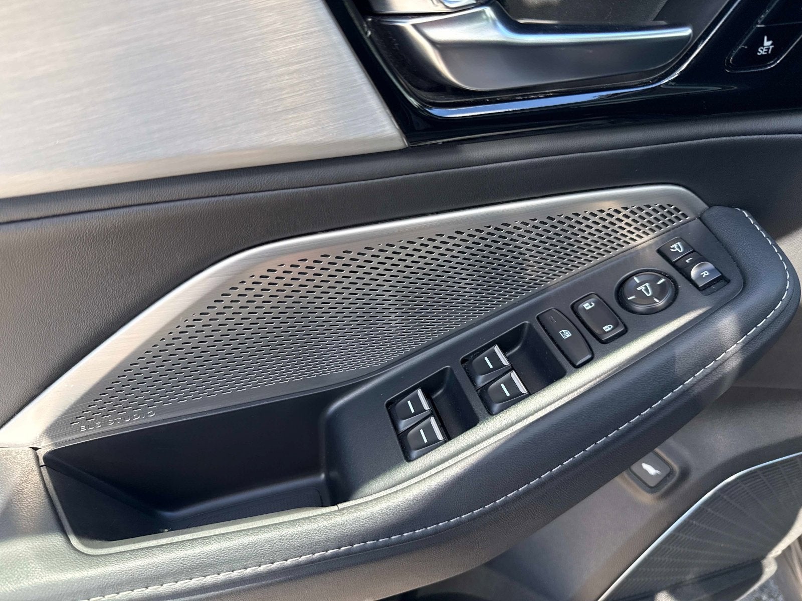 2023 Acura MDX w/Technology Package