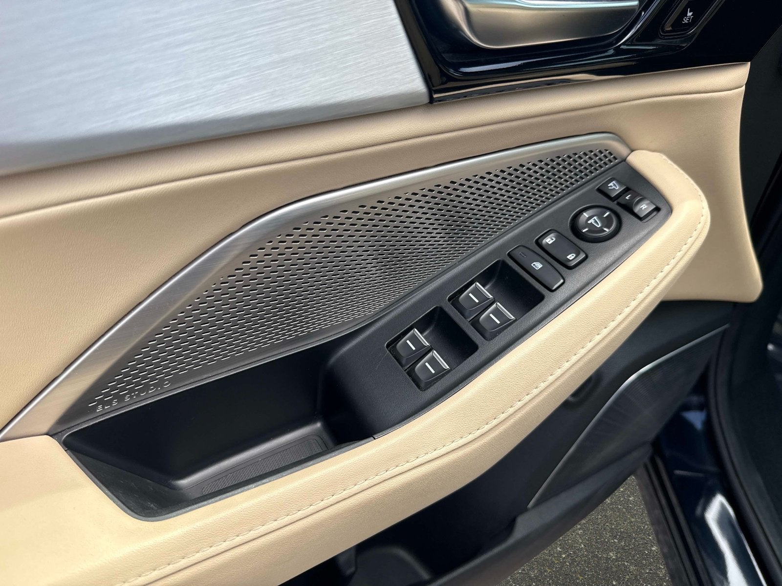 2023 Acura MDX w/Technology Package