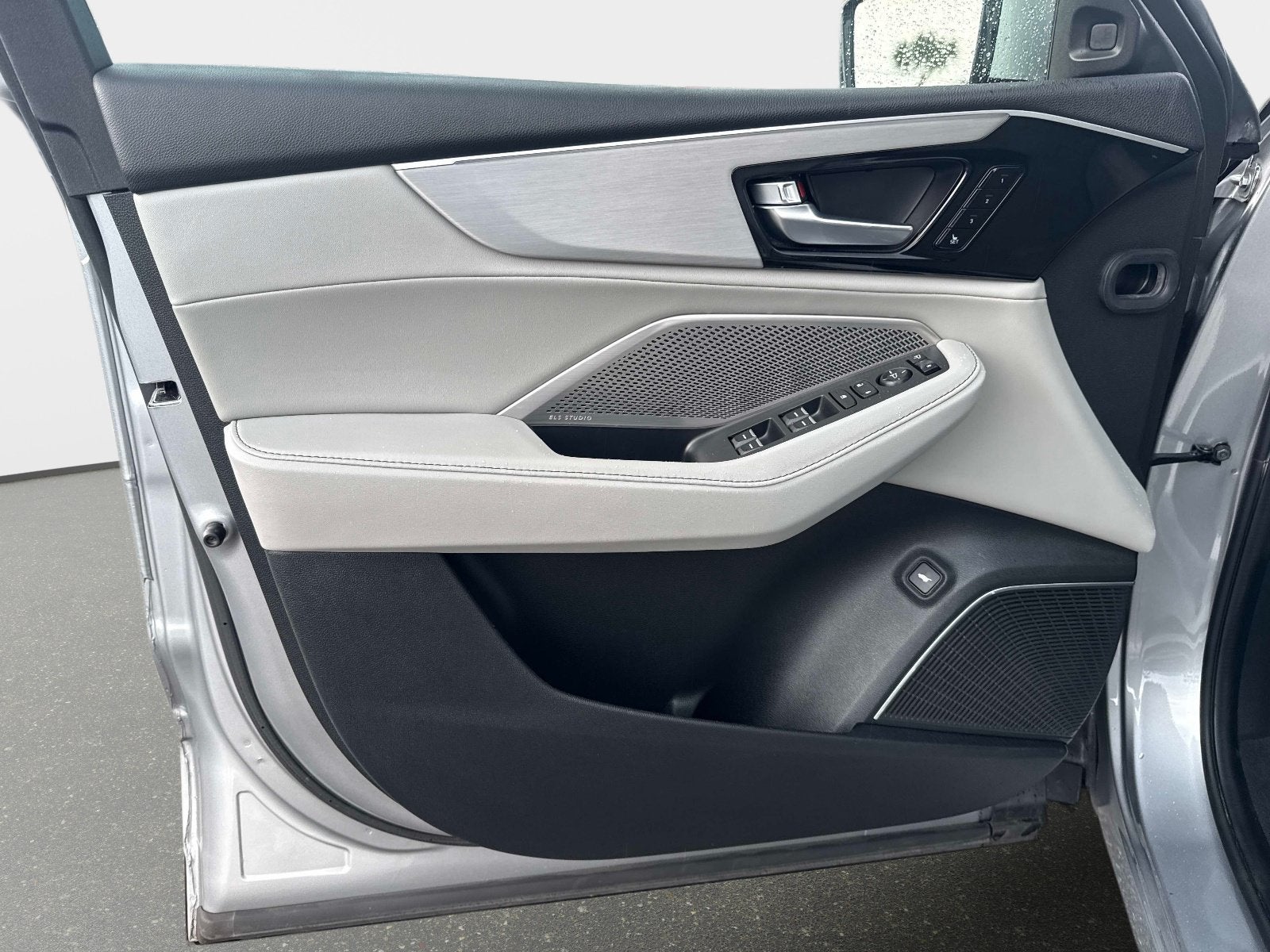 2023 Acura MDX w/Technology Package