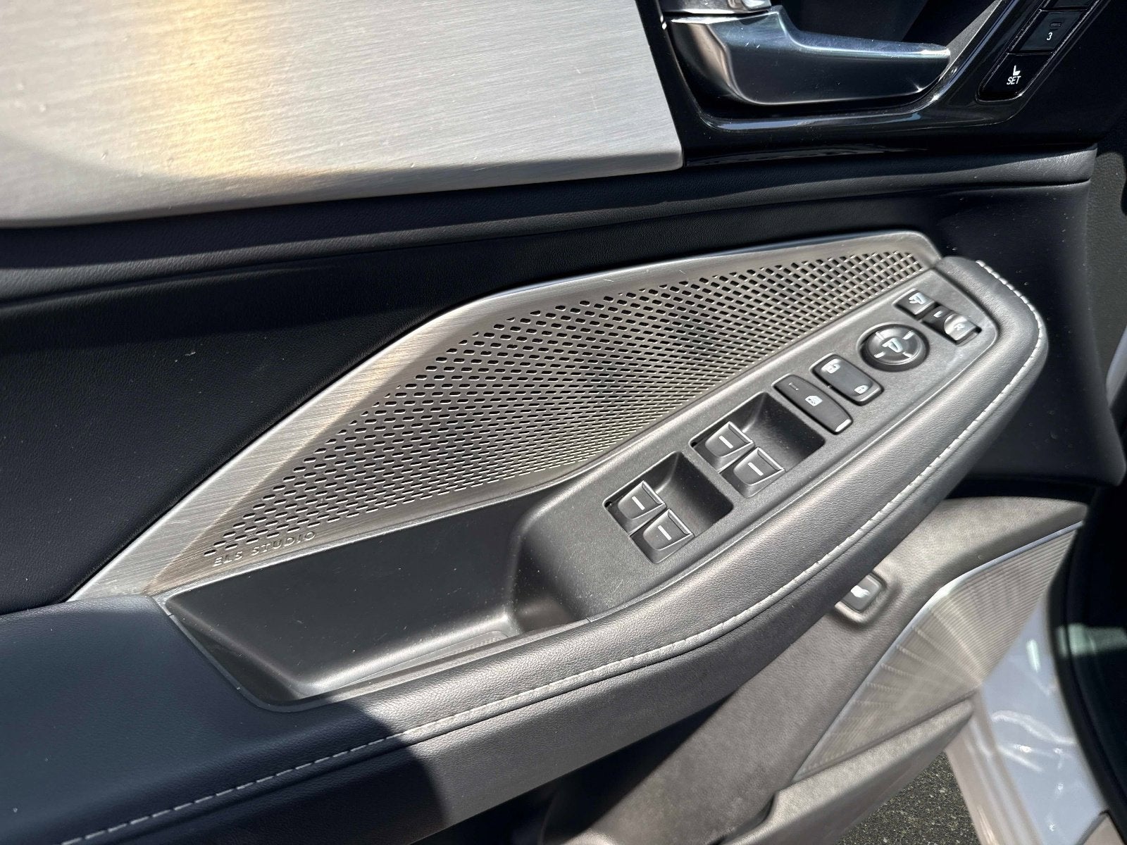 2023 Acura MDX w/Technology Package