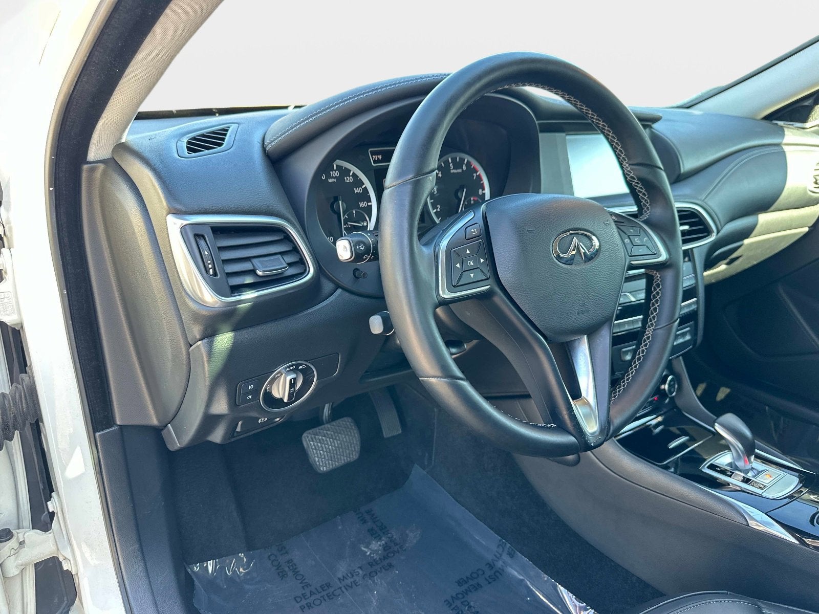 2017 INFINITI QX30 Premium